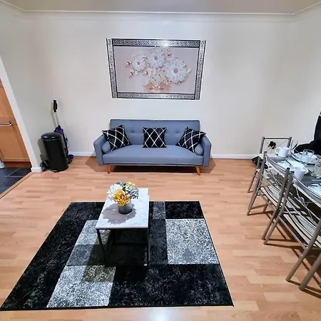 A7tg Ground Floor Setup For Your Most Amazing & Relaxed + Free Parking + Free Fast Wifi * شقة *