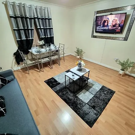 A7tg Ground Floor Setup For Your Most Amazing & Relaxed + Free Parking + Free Fast Wifi * ليدز